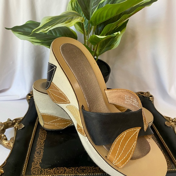 Clarks Shoes - Indigo by Clarks Leaf Wedges size 7M